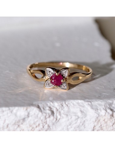 Bague fleur pétales deux ors rubis ouvre sa boutique