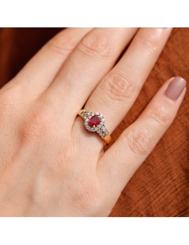 Bague majestueuse rubis central diamants s'inspire de l'anatomie humaine