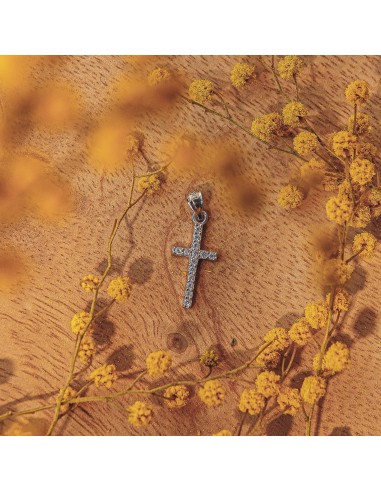 Pendentif Croix brillante en argent une grave pollution 